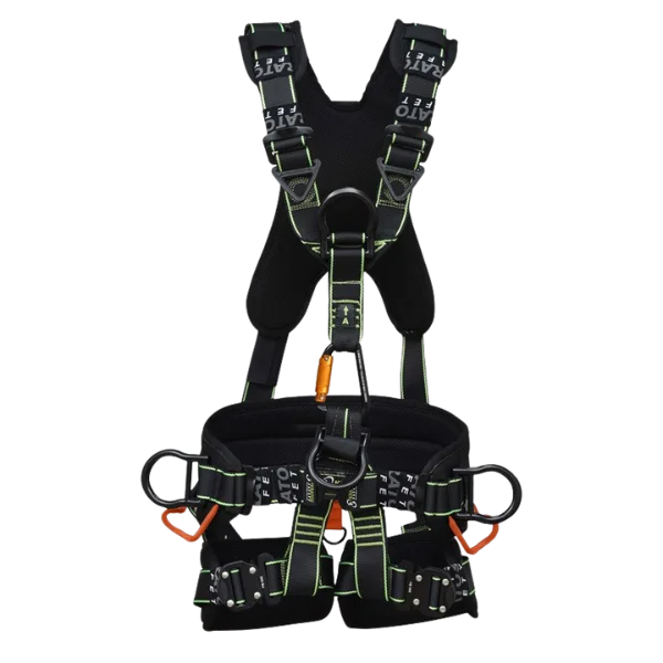 Der Auffanggurt FLY IN 3 hat Schultergurte und Oberschenkelriemen, welche mit automatischen Schnallen ausgestattet sind. Der Hüftgurt hat Kombinationsschnallen für eine einfache Einstellung. Zwei Werkzeughalterschlaufen und ein extra großer Griff auf der Rückseite für zusätzliche Karabiner und Zubehör sind ebenfalls Pluspunkte des Gurtes. Lanyard Keepers auf den Schultergurten wurden für die einfache Platzierung von Verbindungmittel bereitgestellt. Einfaches An- und Ausziehen wird ermöglicht durch einen Aluminium-Karabiner mit Dreifach-Verriegelung direkt über dem ventralen Befestigungspunkt.