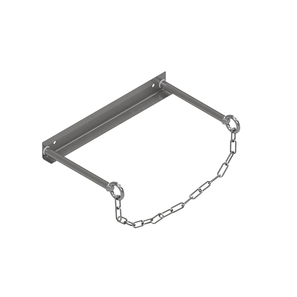 Leitersicherung mit Kette vor dem Mauerwerk dient als Fixierung einer Anlegeleiter gegen seitliches und rückwärtiges Wegkippen. Leiterbreite max. 450 mm.